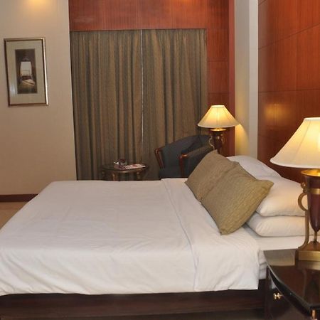The Hans, New Delhi Room photo